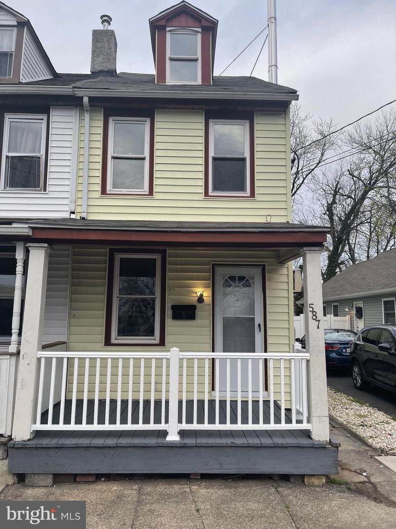 587 Swain Street - Photo 1