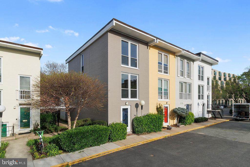 701 Delaware Avenue - Photo 1