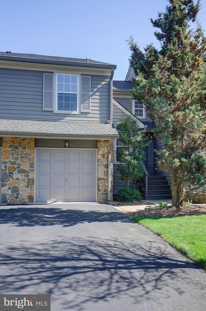 1-D Brookline Court - Photo 1
