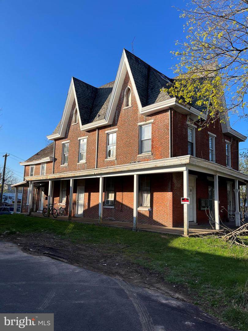 215 Broad Street - Photo 1