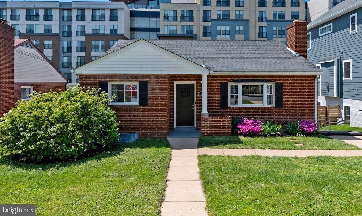 1301 Rolfe Street - Photo 1