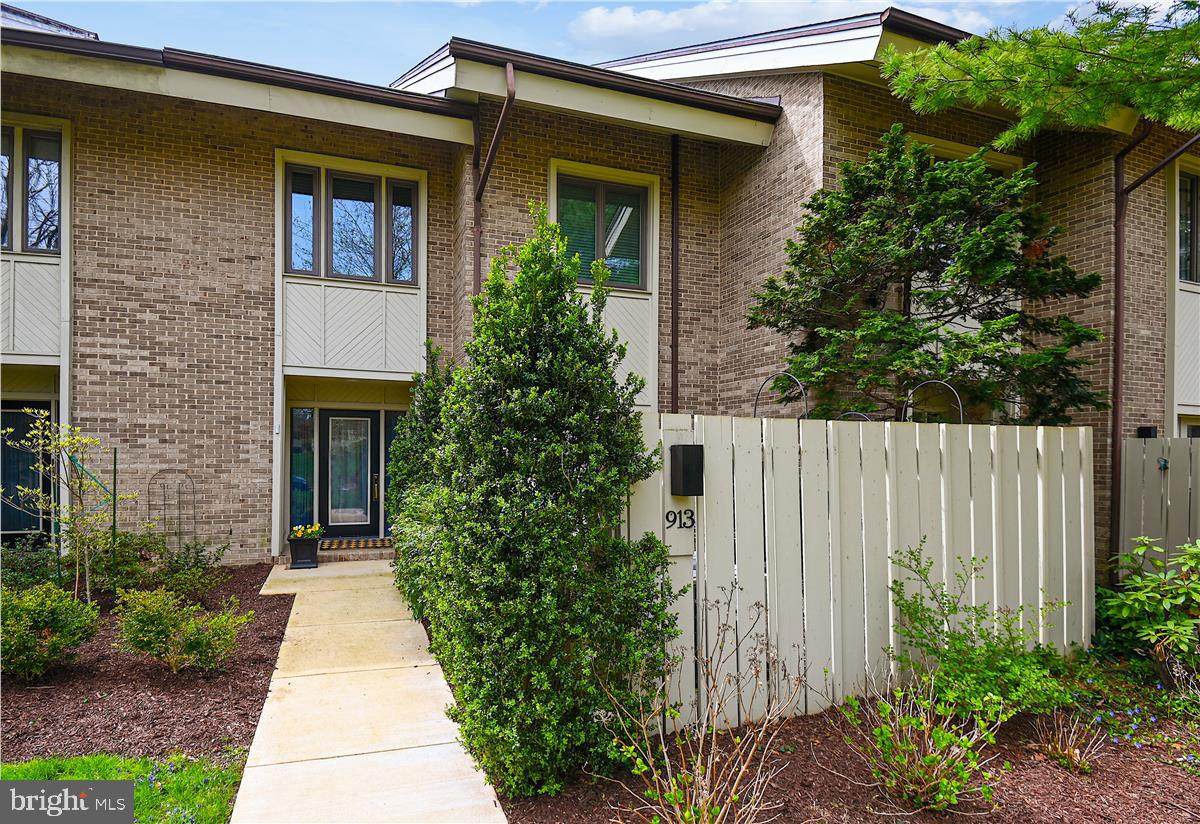 913 Drohomer Place - Photo 1