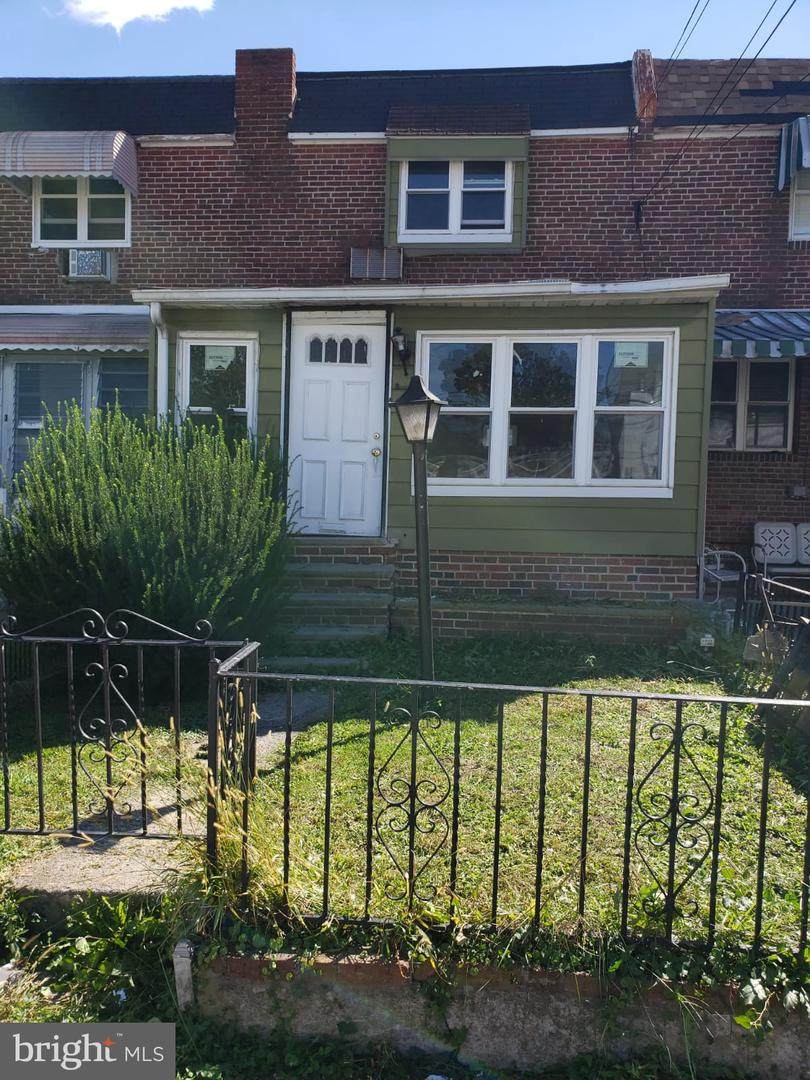 208 Marks Avenue - Photo 1