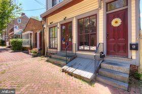 412 Delaware Street - Photo 1