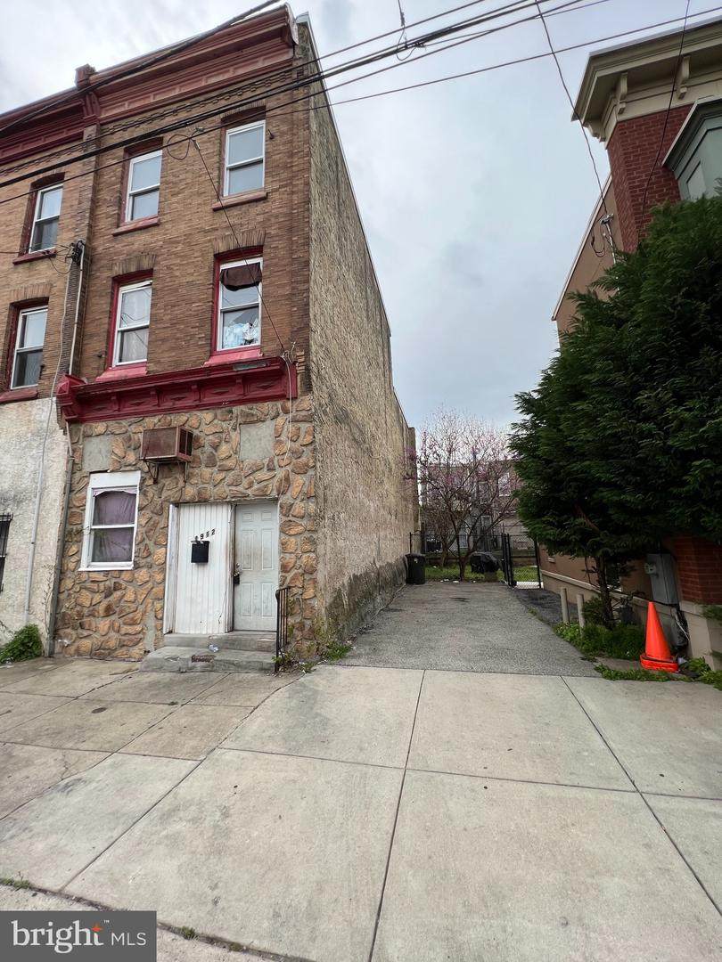 1912 31ST Street - Photo 1