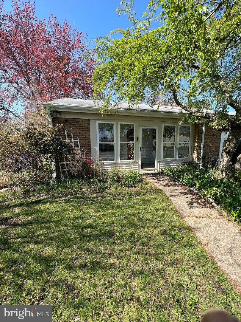 129 Huntington - Photo 1