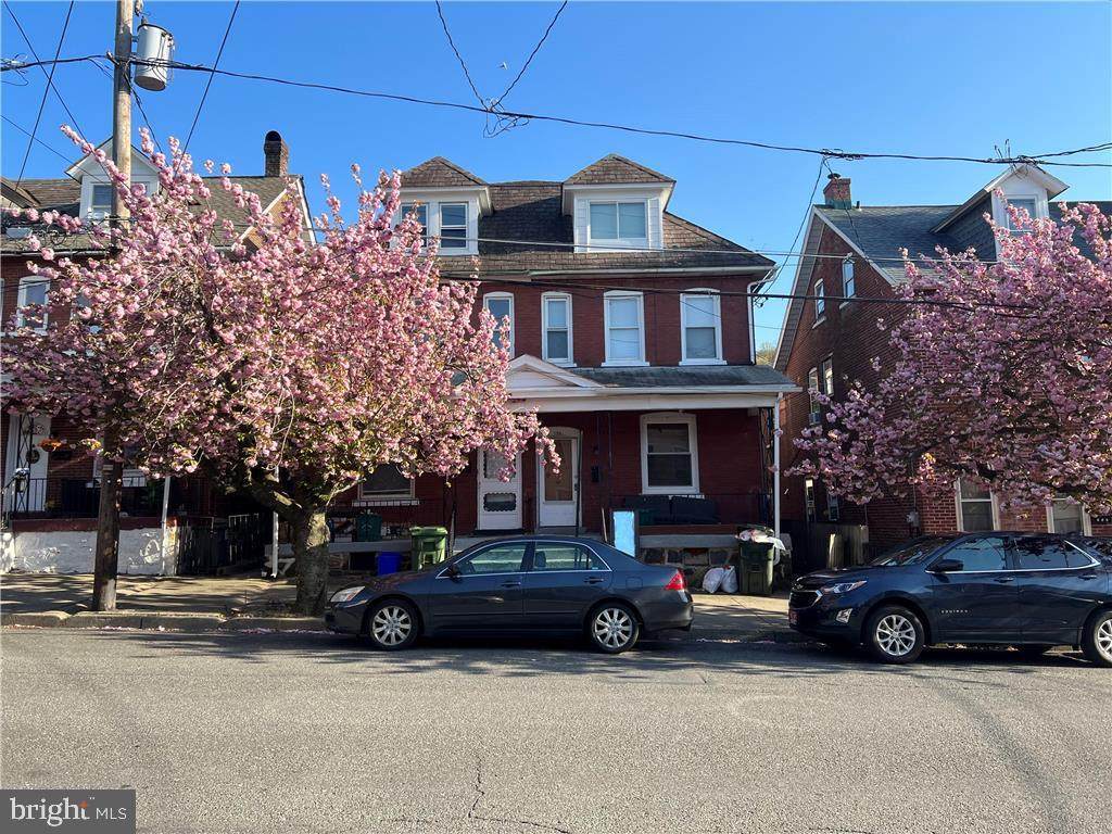 740 6TH Street - Photo 1