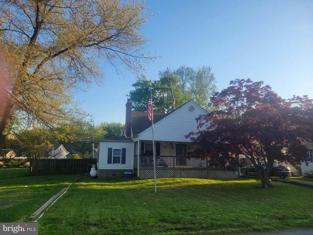 301 Beverley Place - Photo 1