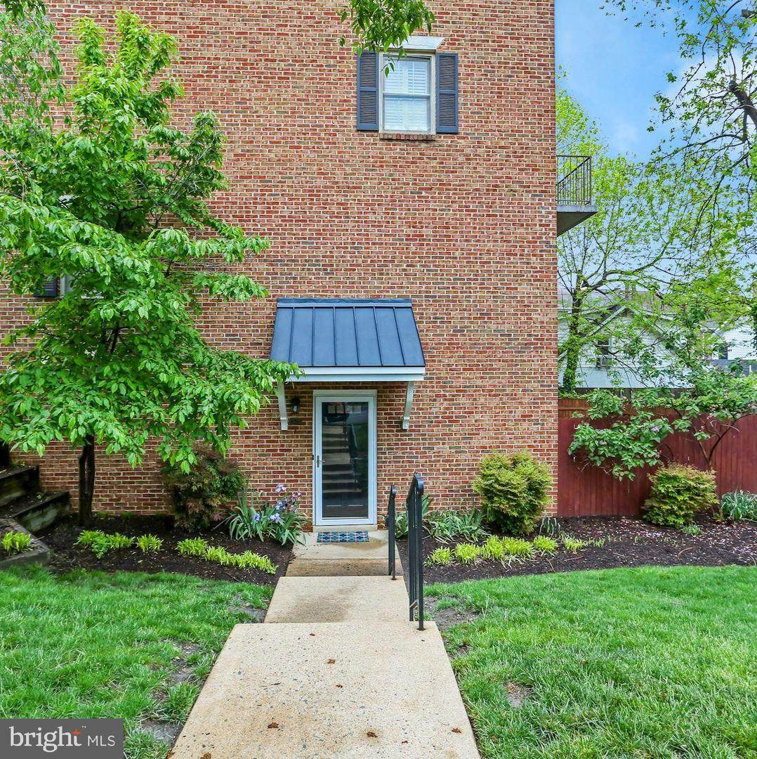 957 Scott Street - Photo 1