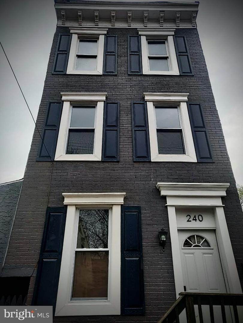 240 Wood Street - Photo 1