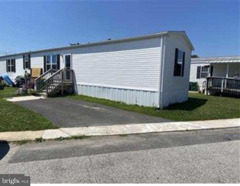 714 8TH Avenue - Photo 1