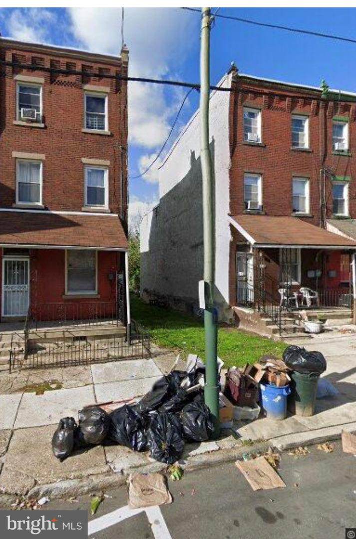 878 40TH Street - Photo 1