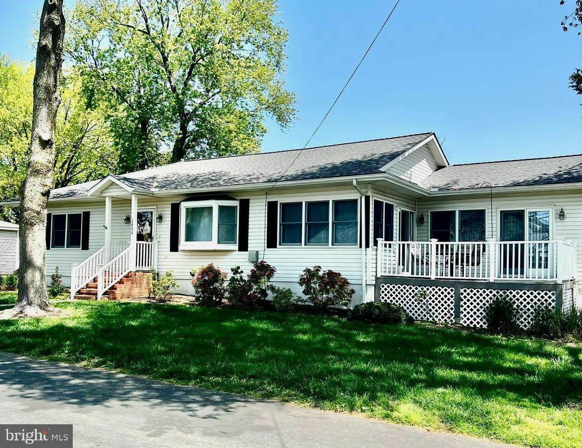 1606 Cliff Drive - Photo 1