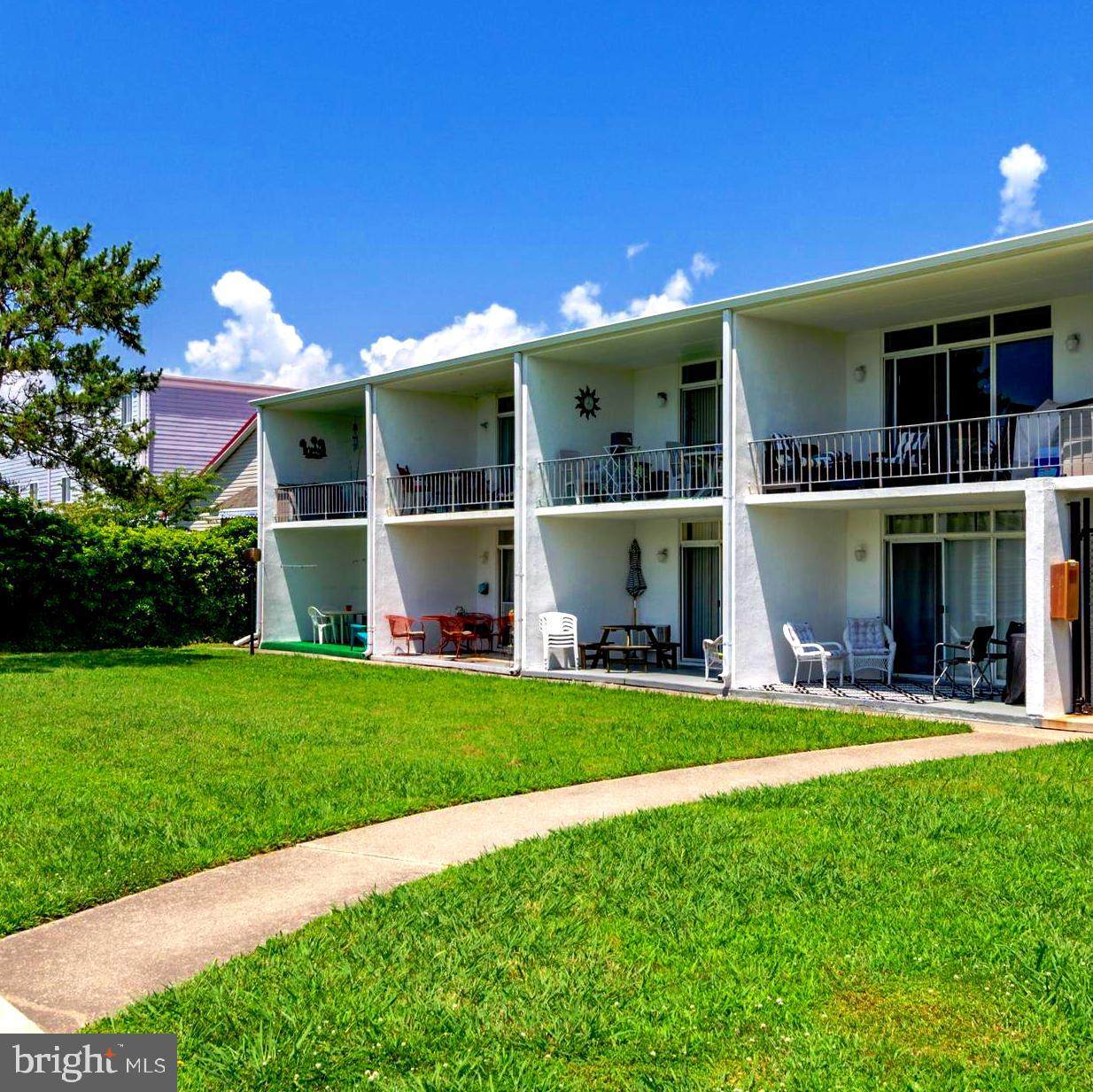 405 Robin Drive - Photo 1