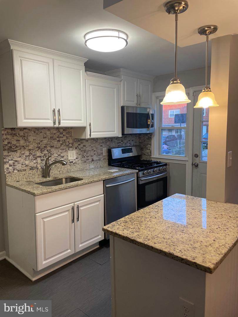 3807 Ravenwood Avenue - Photo 1