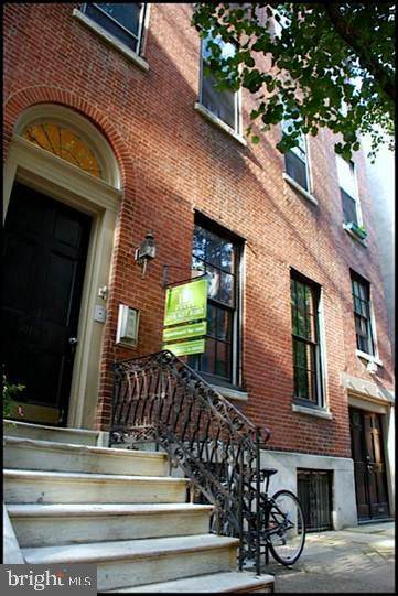 1010 Clinton Street - Photo 1