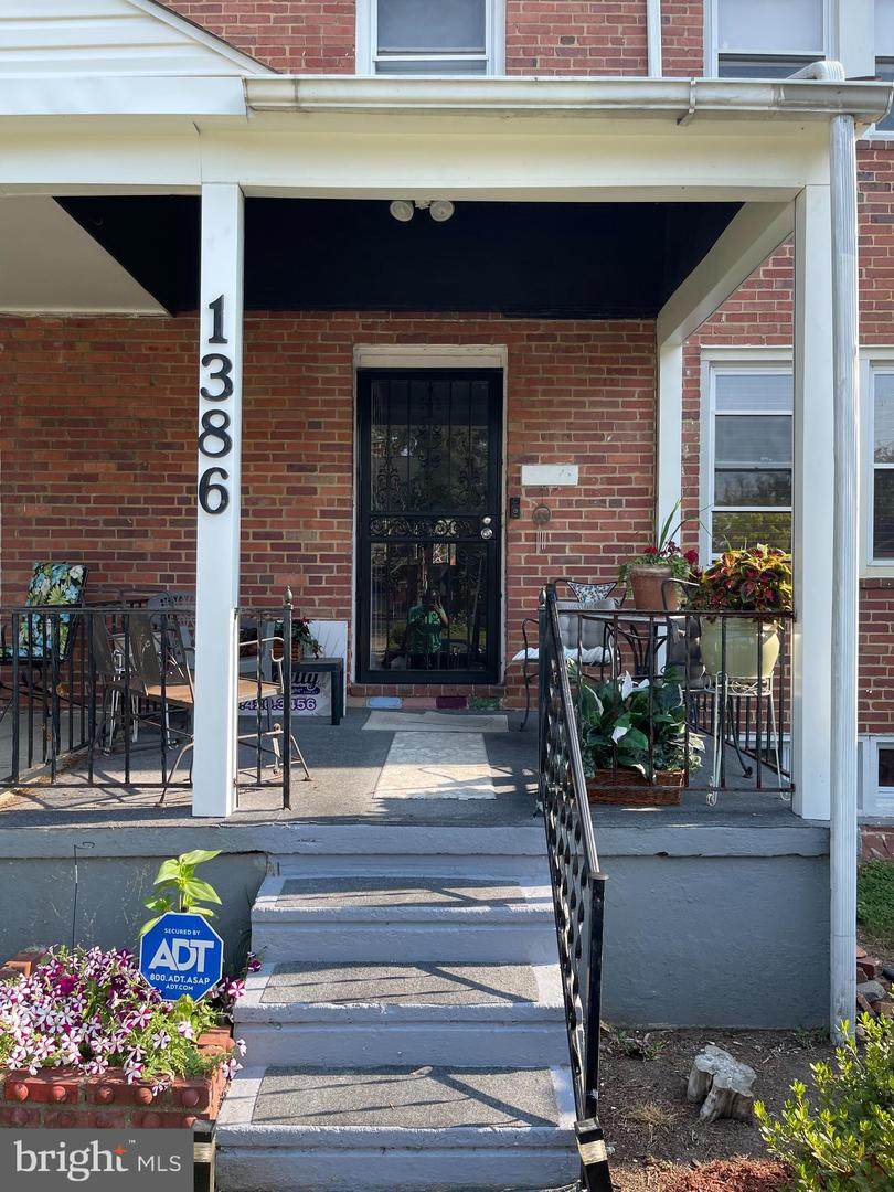 1386 Pentwood Road - Photo 1