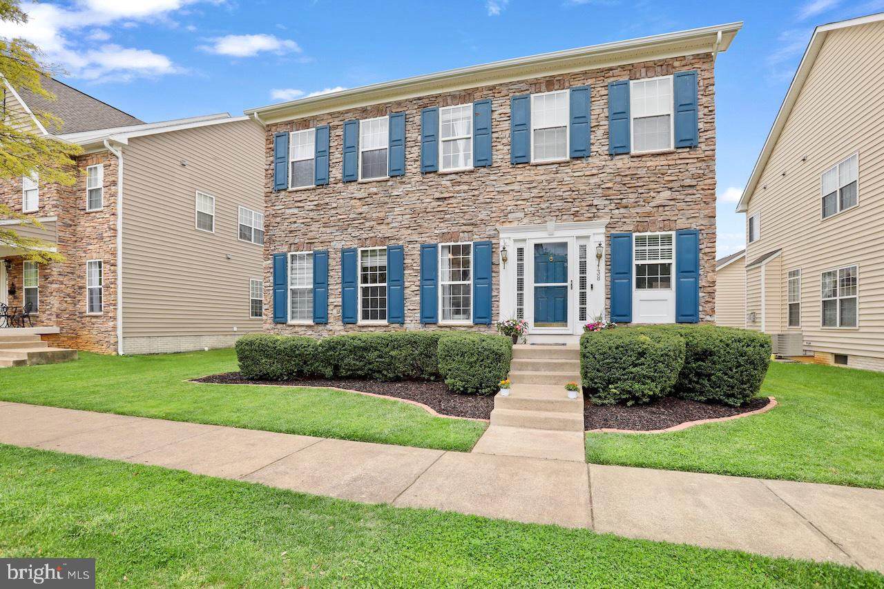 138 Davis Street - Photo 1