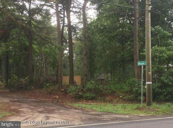 8 Melanie Avenue - Photo 1