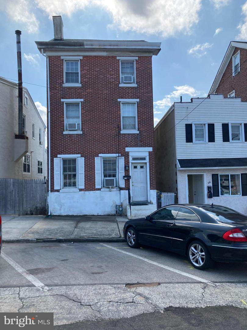 218 Holstein Street - Photo 1