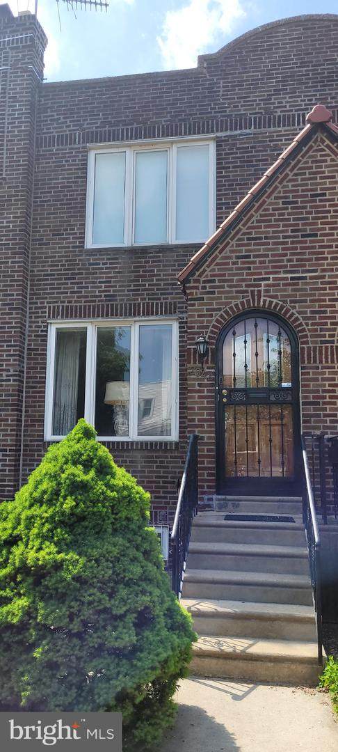 2942 13TH Street - Photo 1