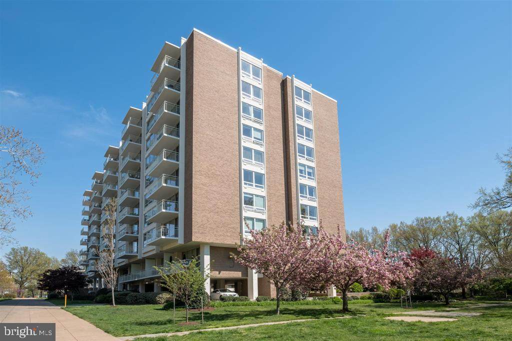 1425 4TH Street - Photo 1
