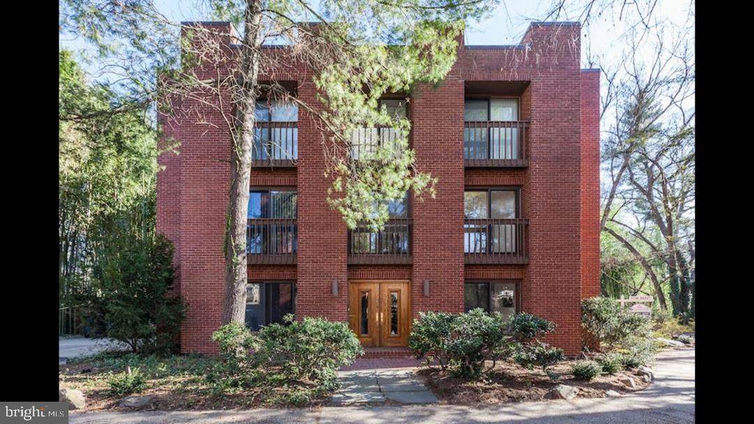 2406 Chain Bridge Road - Photo 1