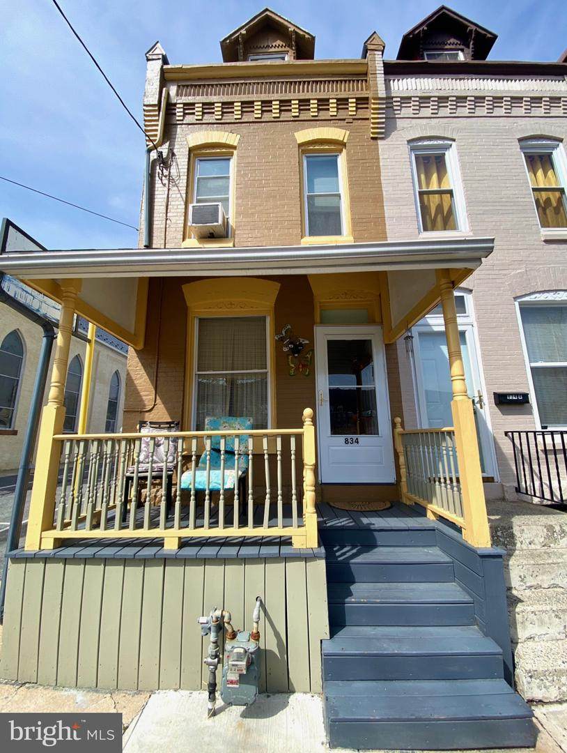 834 9TH Street - Photo 1