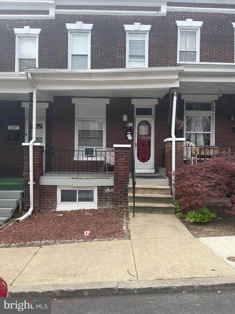 635 29TH Street - Photo 1