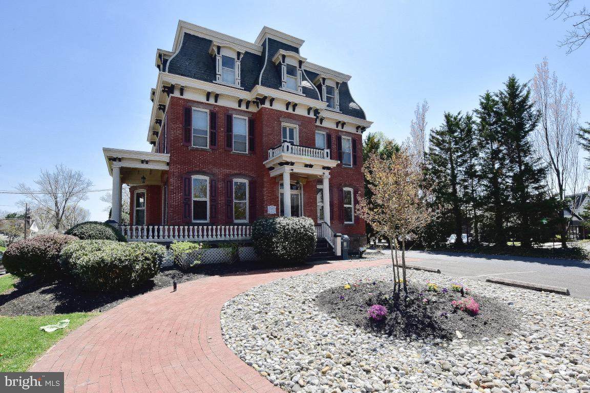 10 Main Street - Photo 1