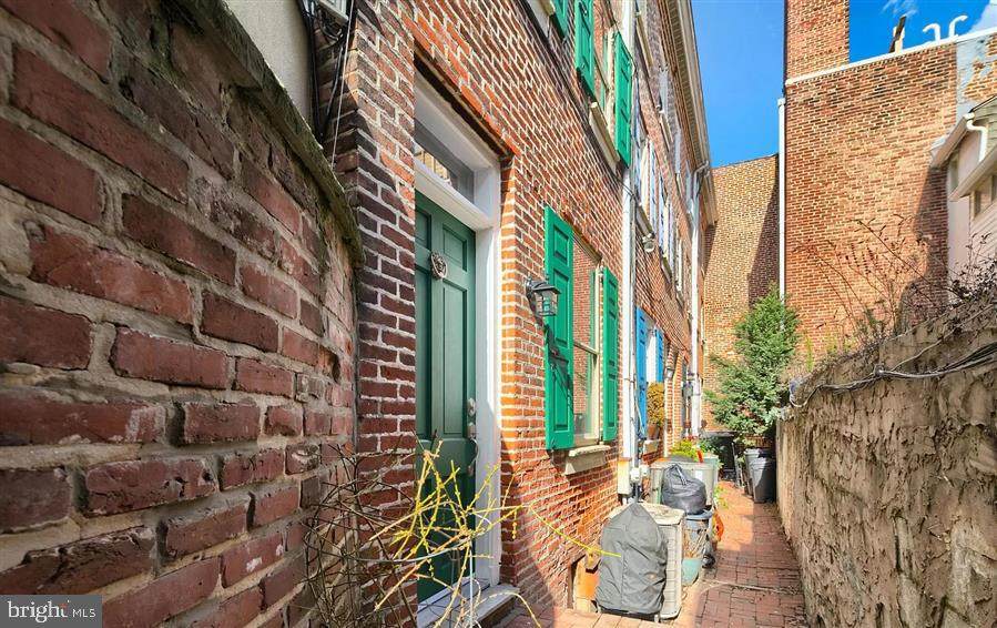 233 Bainbridge Street - Photo 1