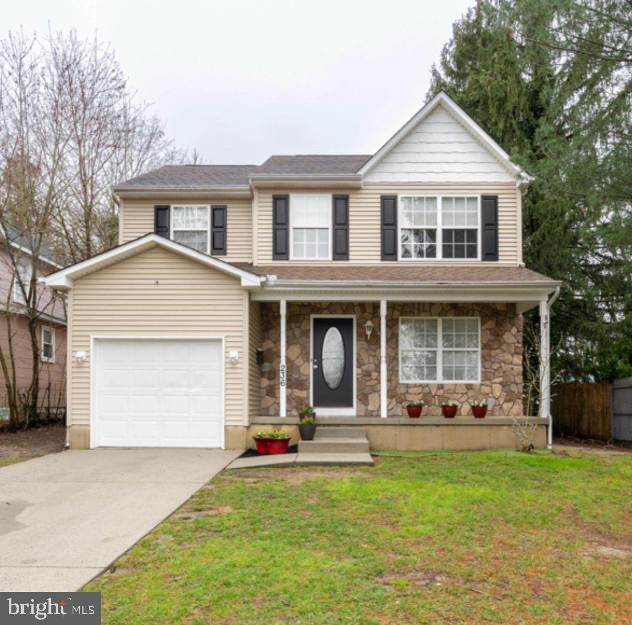 236 Washington St N - Photo 1