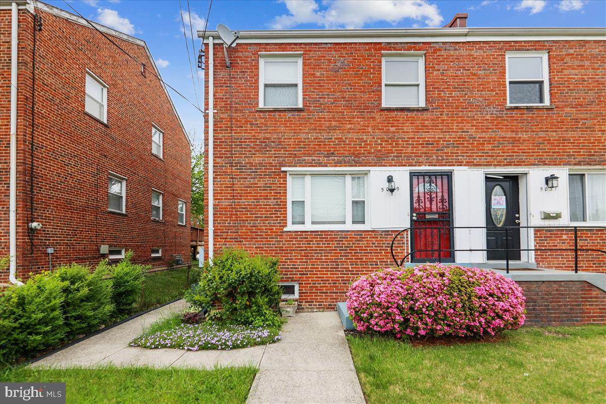 5039 10TH Street - Photo 1