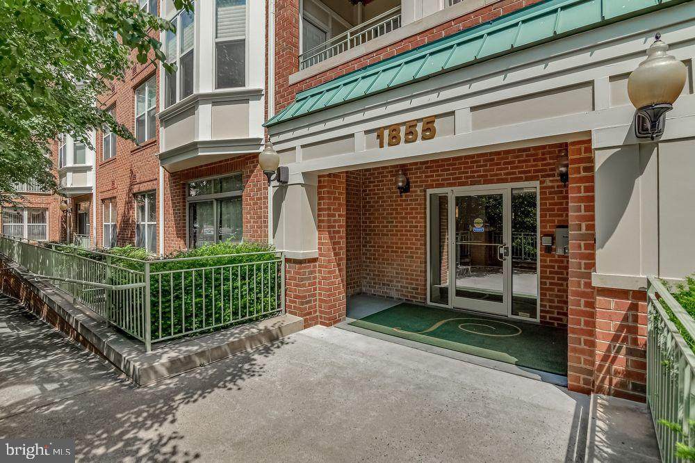 1855 Stratford Park Place - Photo 1