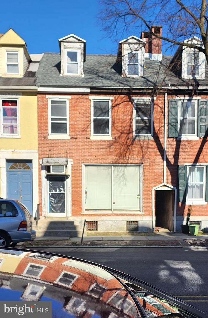 221 5TH Street - Photo 1