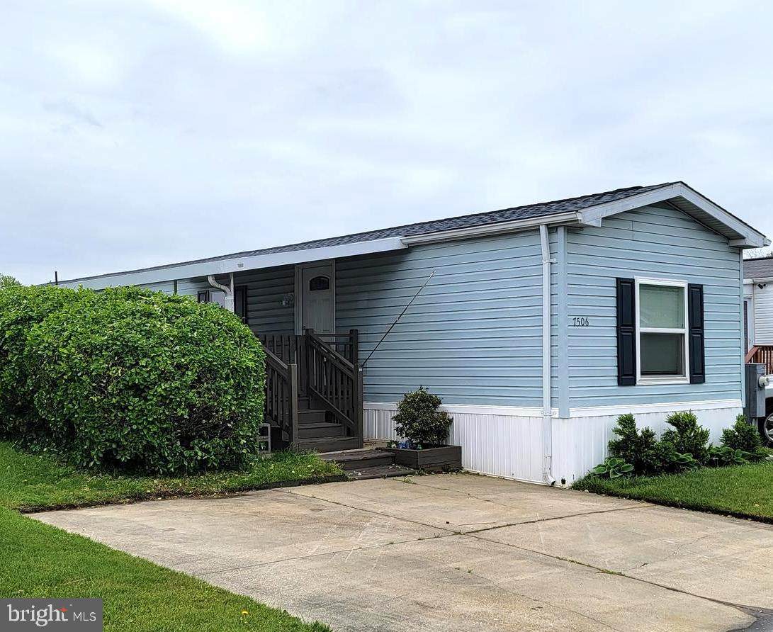 7506 Biscayne Bay Blvd - Photo 1