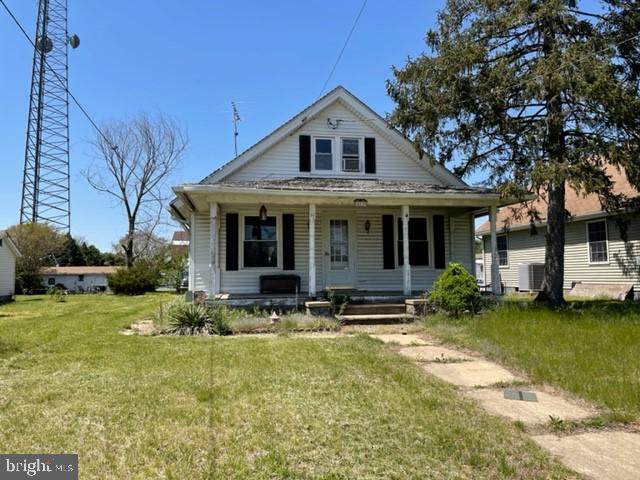411 6TH Street - Photo 1