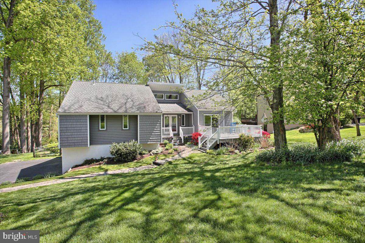 305 Brookwood Drive - Photo 1