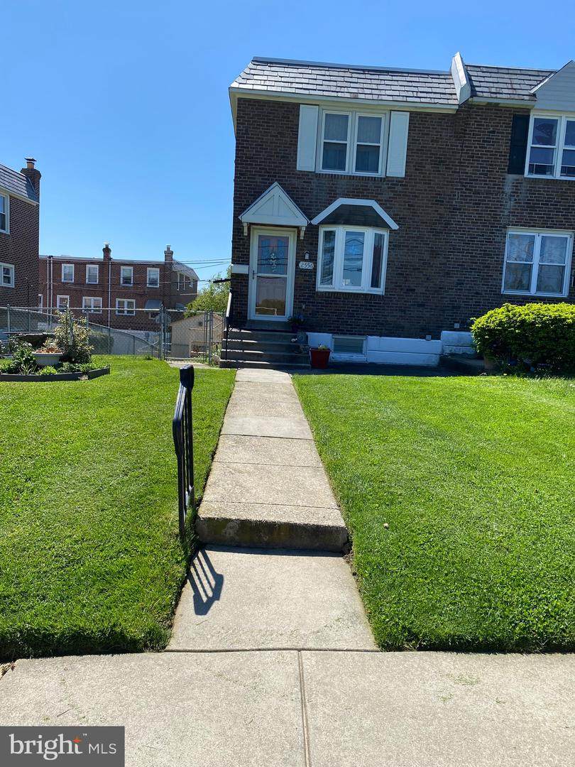 2556 Bond Avenue - Photo 1