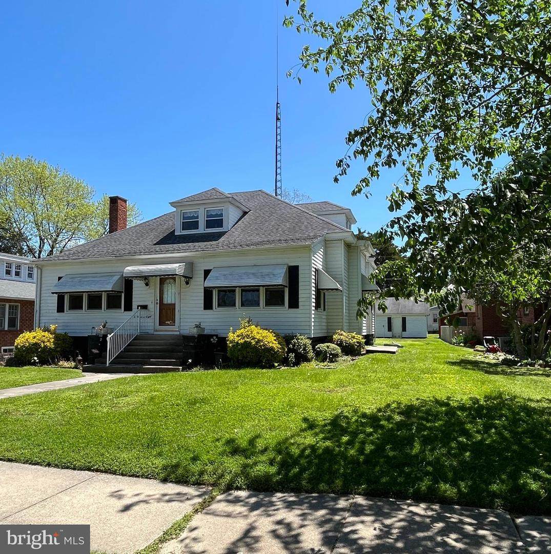 208 Glenburn Avenue - Photo 1