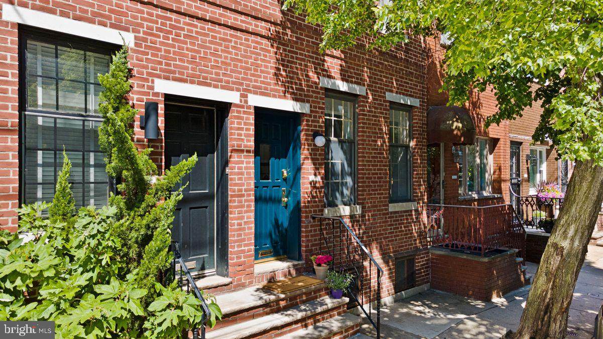 735 Montrose Street - Photo 1