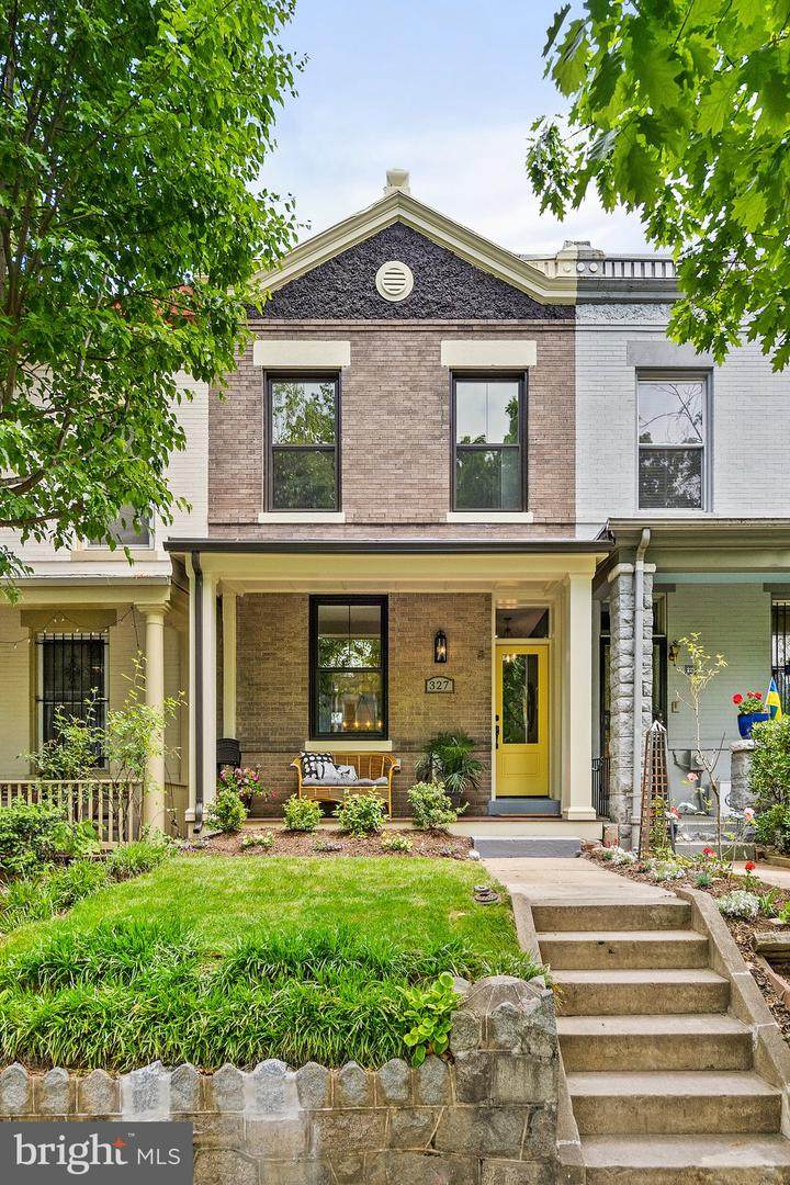 327 14TH Street - Photo 1