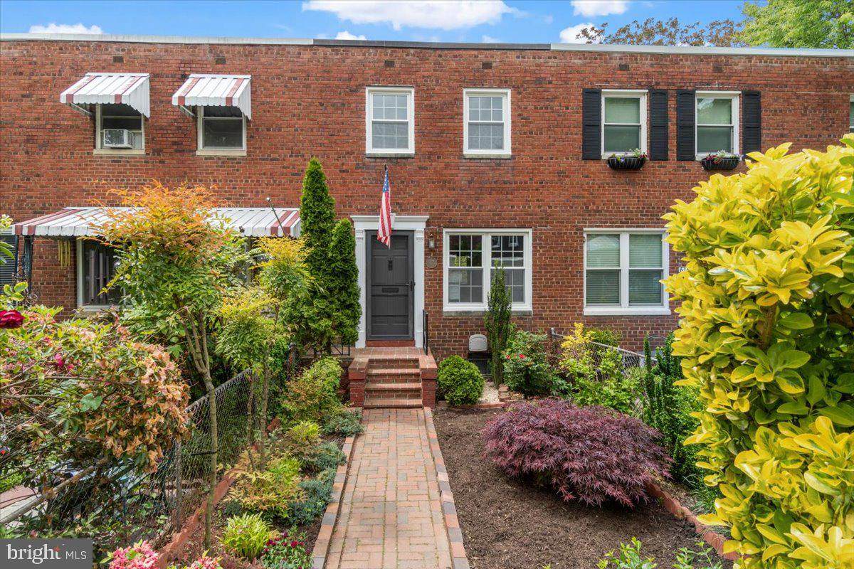 617 Henry Street - Photo 1