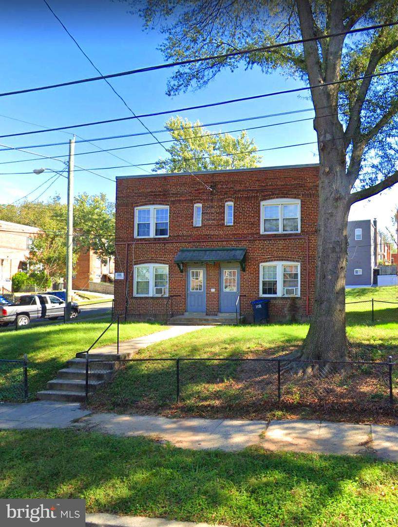 519 45TH Street - Photo 1