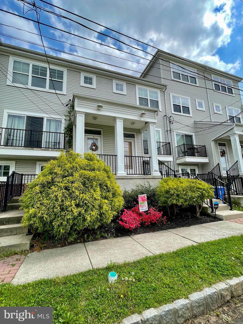 204 Juniper Street - Photo 1