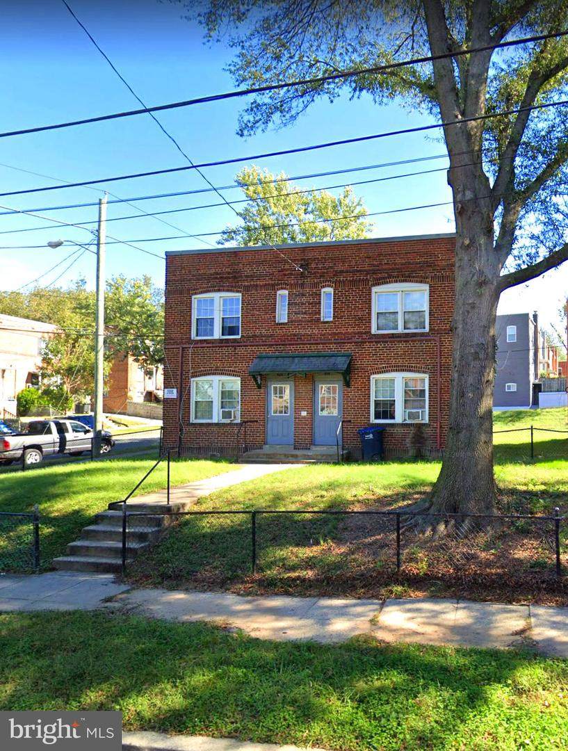 519 45TH Street - Photo 1