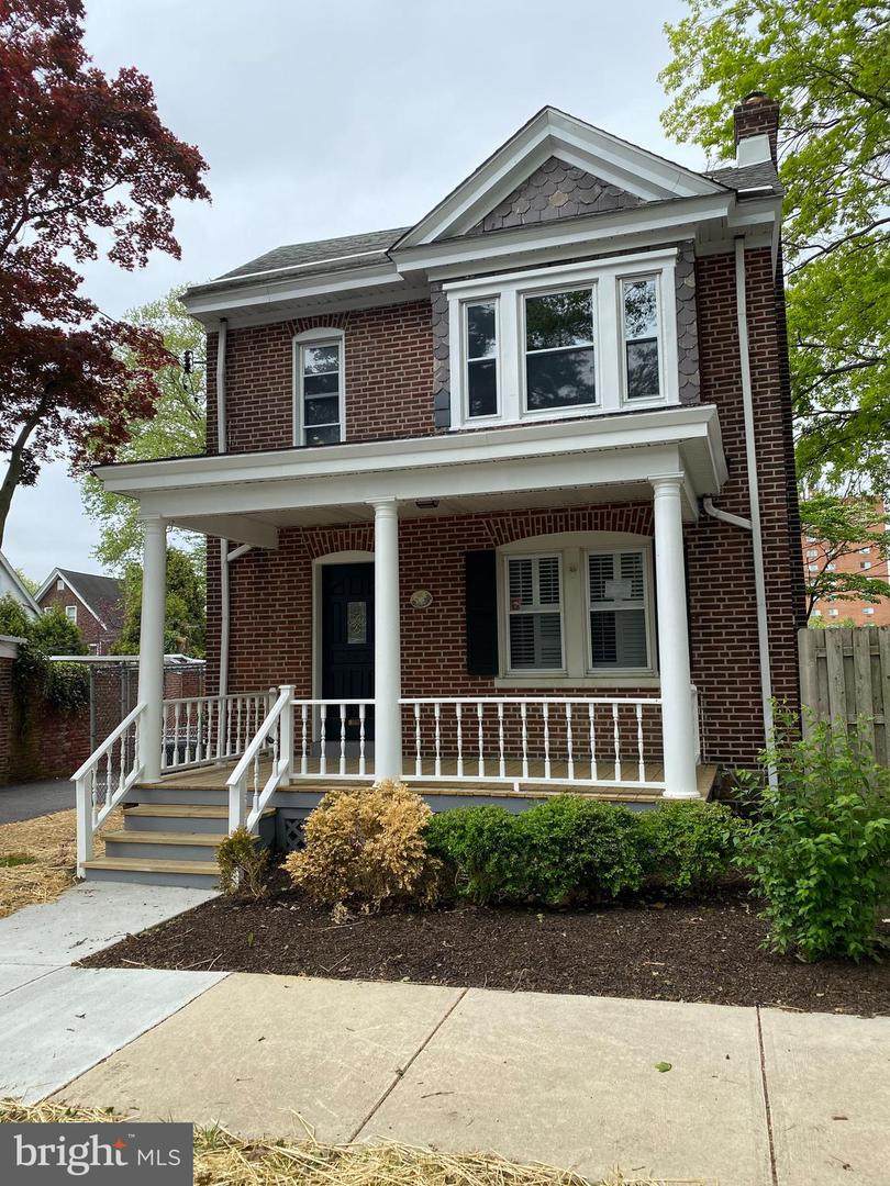 902 27TH Street - Photo 1