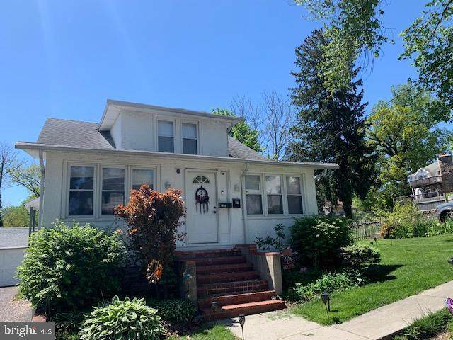 1054 Avenue B - Photo 1