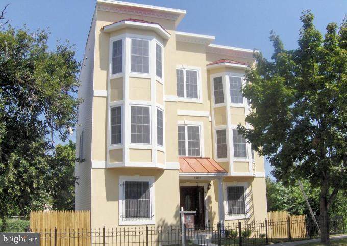 4606 Lee Street - Photo 1