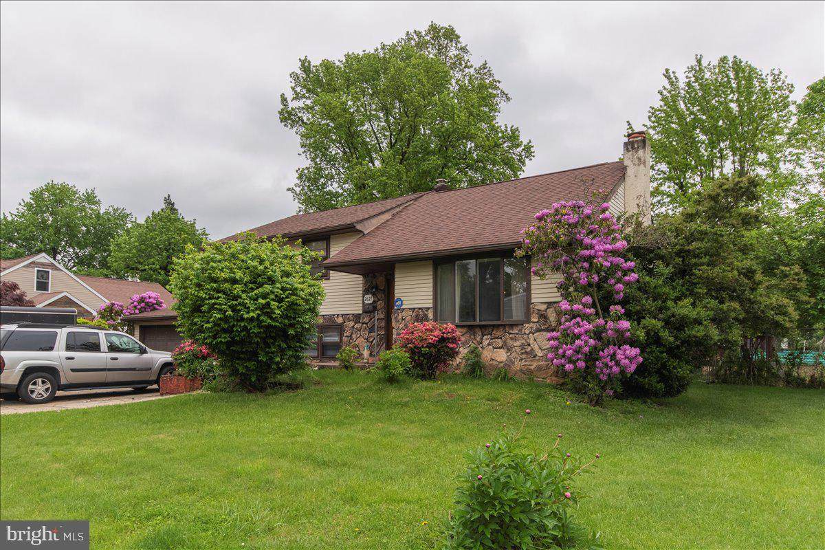 2627 June Avenue - Photo 1